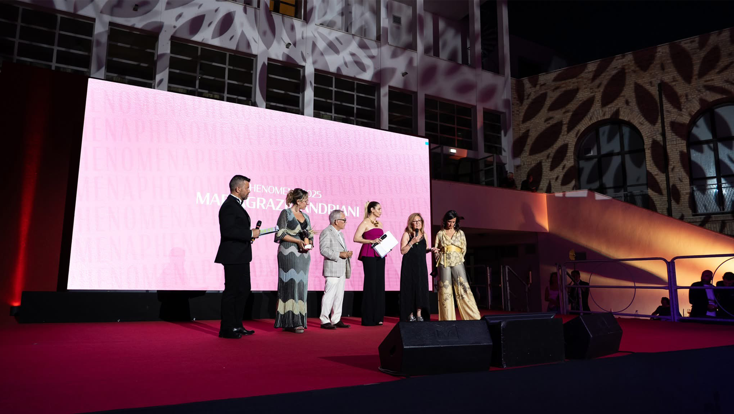 Premio-Phenomena-2025-alla-Presidente-Mariagrazia-Andriani1