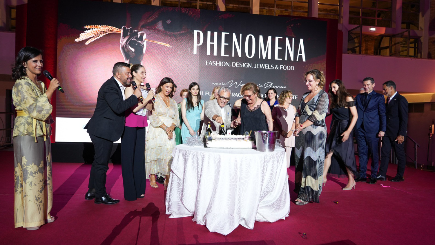 Premio-Phenomena-2025-alla-Presidente-Mariagrazia-Andriani4